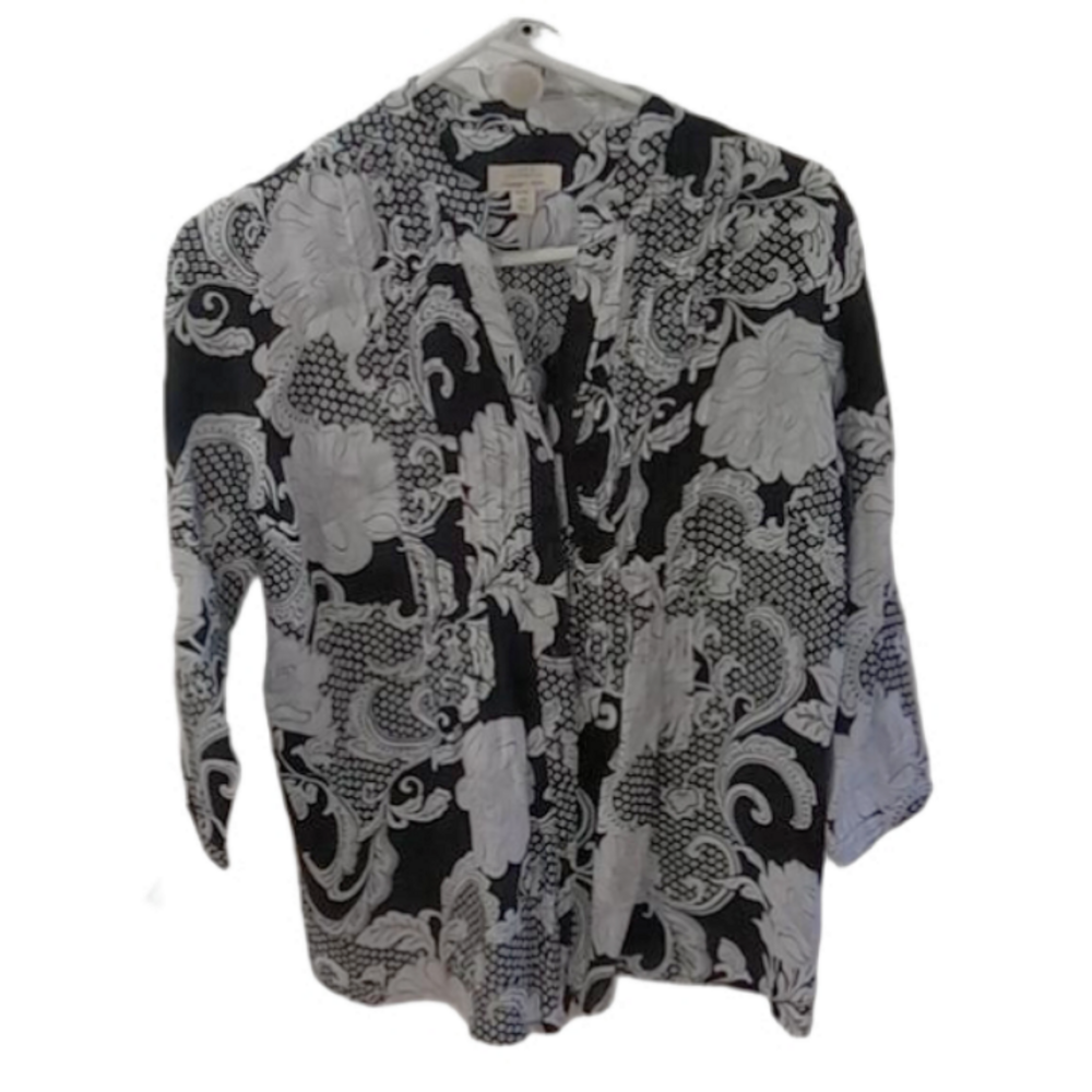 (28) CHARTER CLUB PETITE BLACK & WHITE FLORAL FLORAL SIZE P/M 3/4 LENGTH SLEEVES